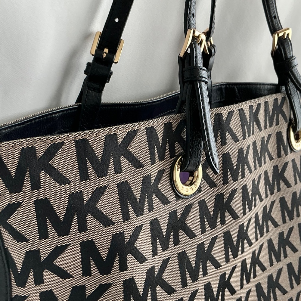 Michael Kors Tote Bag - Picture 5 of 16
